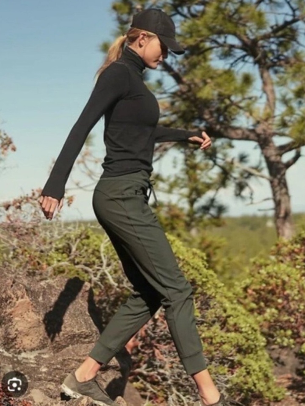 Athleta Headlands Hybrid Trek Jogger
Size 12 Tall
Color: Mountain Olive